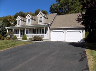 8 Dara Ln, Suffield, CT 06078