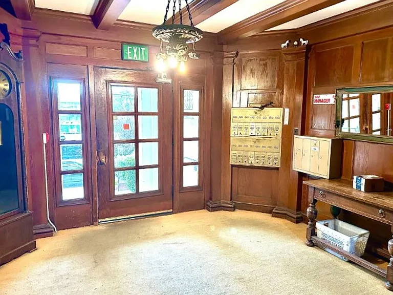 2409 College Ave — Photo 24