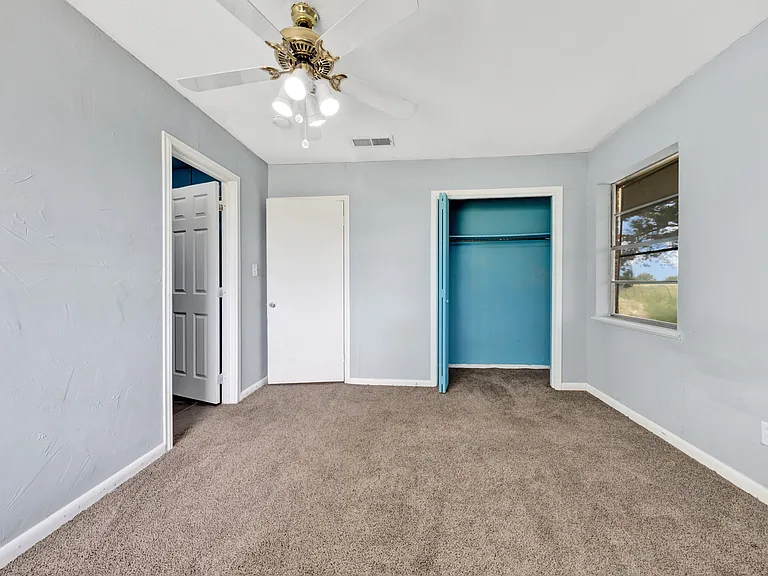 9209 FM 1570 N — Photo 32
