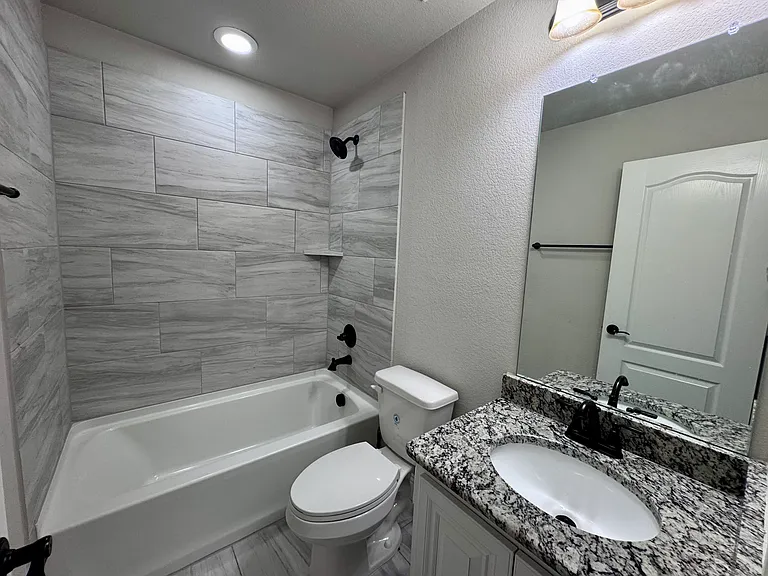 2113 Burke Dr — Photo 12