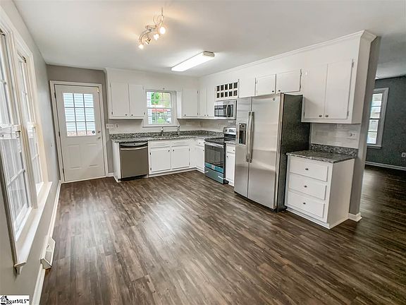 5th image of 108 Tiffany Dr