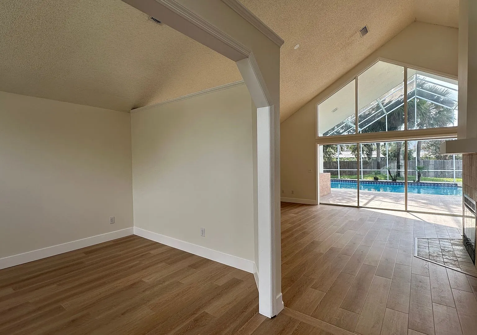 Beautiful 4 Bedroom 2 Bathroom Pool Home in Lake Mary, FL — Photo 3
