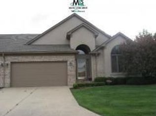 52894 Hunters Pointe Ct, Macomb, MI 48042