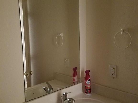 4th image of 905 SW Eagle Ct