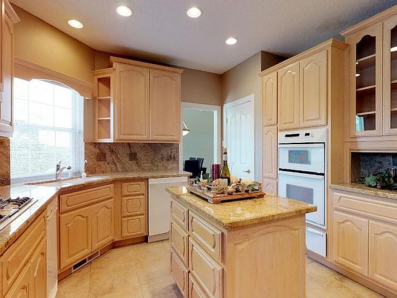 5th image of 11300 Woodmar Ln NE