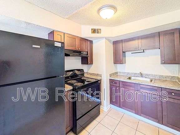 2nd image of 3118 Dignan St