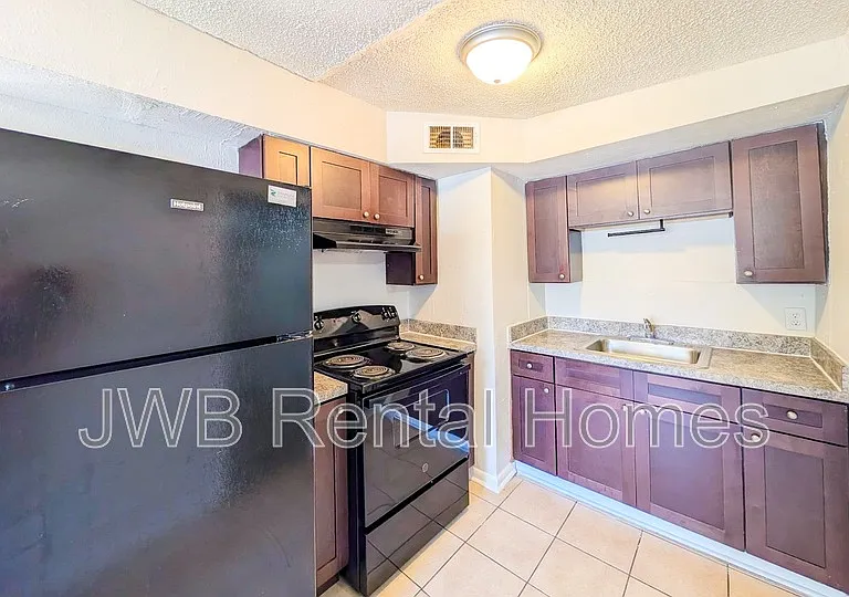 3118 Dignan St — Photo 2
