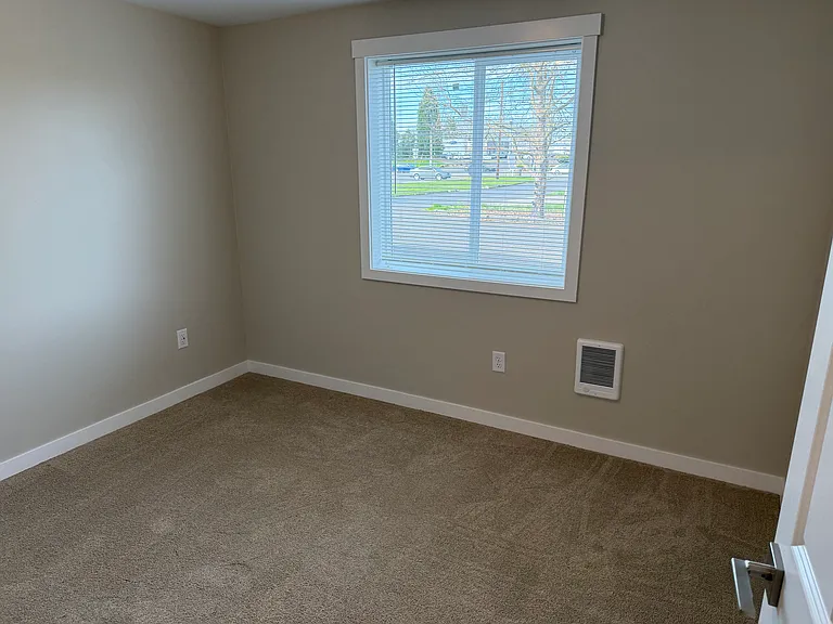 Eagle Crest Apartments — Photo 74
