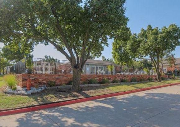 2nd image of 4028 Versailles Blvd