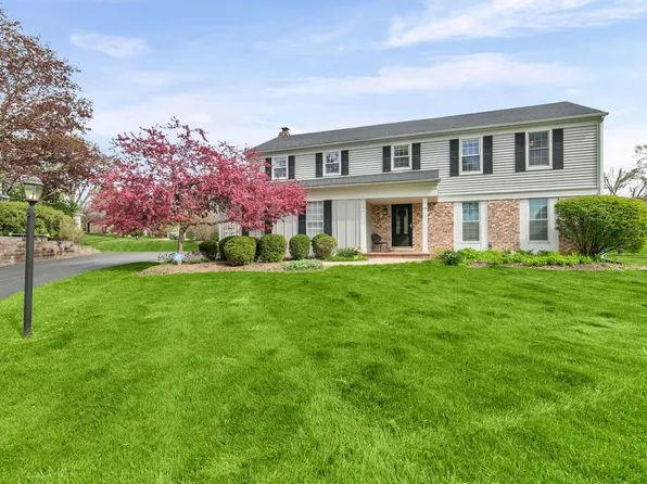 995 Georgetowne Ln, Barrington, IL 60010