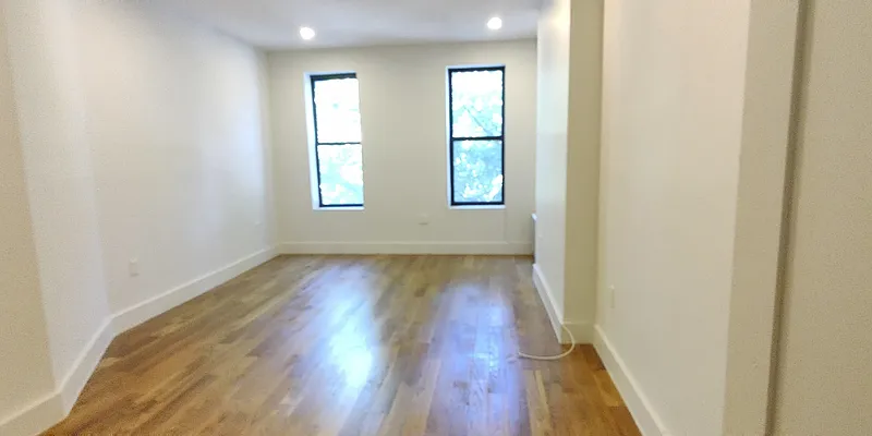 Rented by EXR | media 12