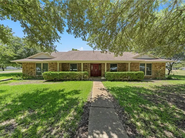 1318 E Limestone Ave, Mart, TX 76664