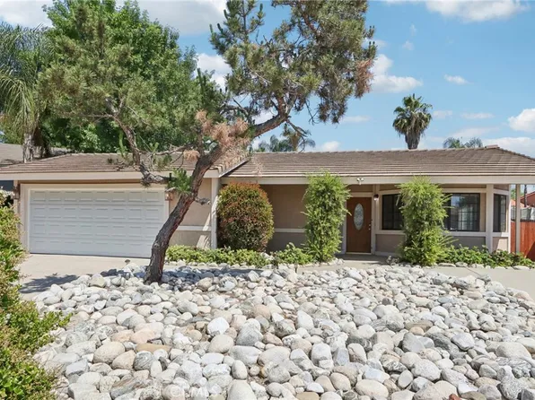 22851 Wind Song Pl, Canyon Lake, CA 92587