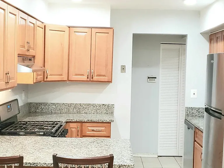 203 Green Hollow Dr — Photo 1