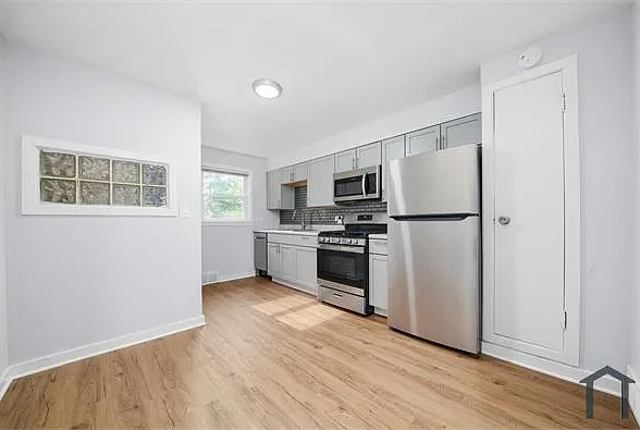2 bed, 800 sqft, $1,700 — Photo 3