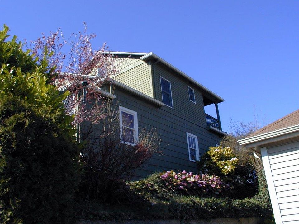 2nd image of 2644 E Valley St