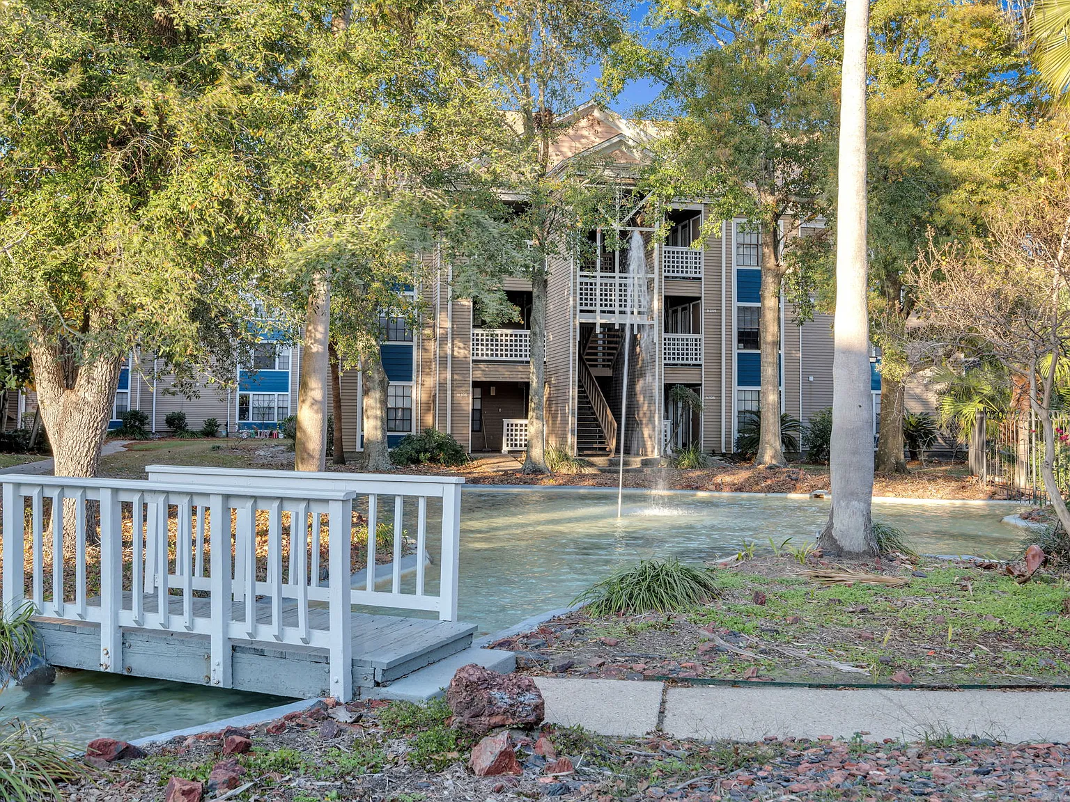 Seasons Apartments — Photo 4