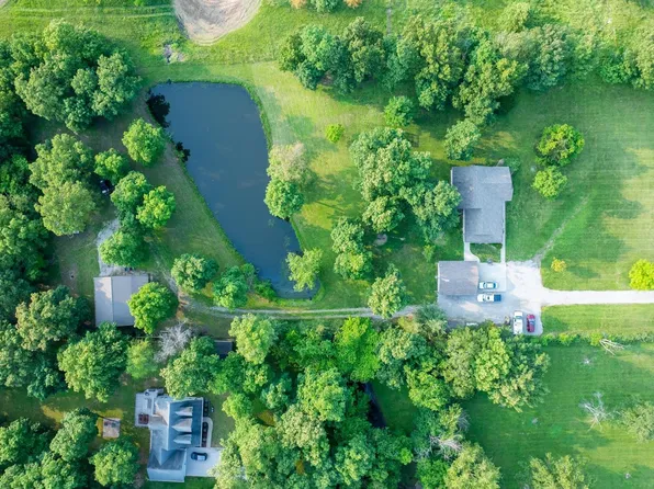 588 Deerfield Rd, Walnut Hill, IL 62893