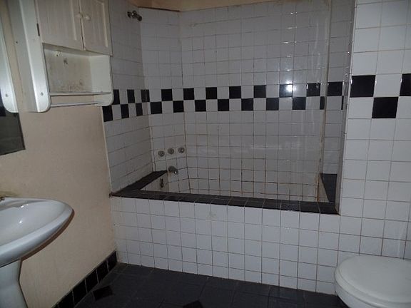 4th image of 8110 El Portal Dr
