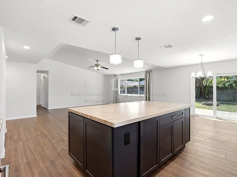 7326 Wethersfield Dr — Photo 6
