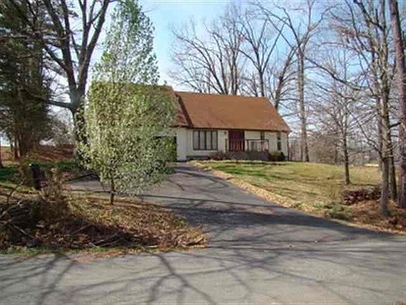2nd image of 102 Court Dr