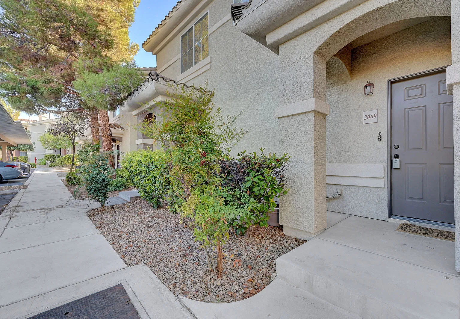 2 bed, 936 sqft, $1,695 — Photo 2