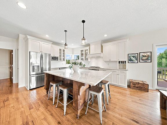 3rd image of 439 Horizon Ct