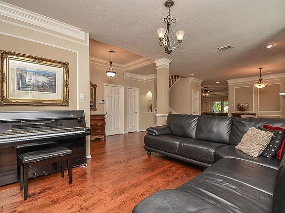 4th image of 13902 Charlton Way Dr