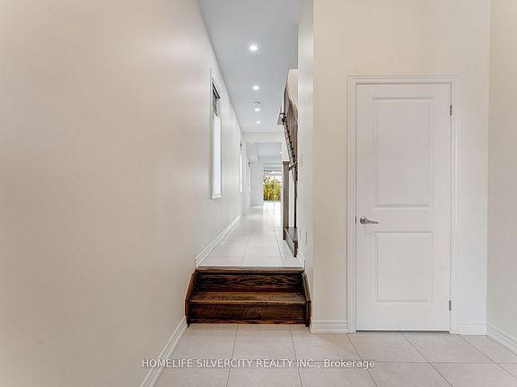 4th image of 210 Broadacre Dr