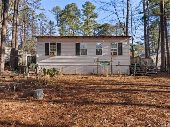 76 Lumber Trl, Bracey, VA 23919