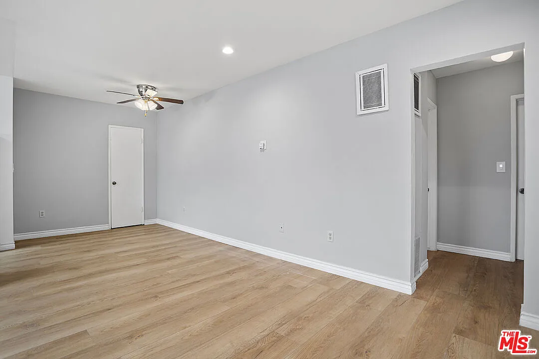 3 bed, 2.0 bath, 1400 sqft, $4,650 — Photo 2