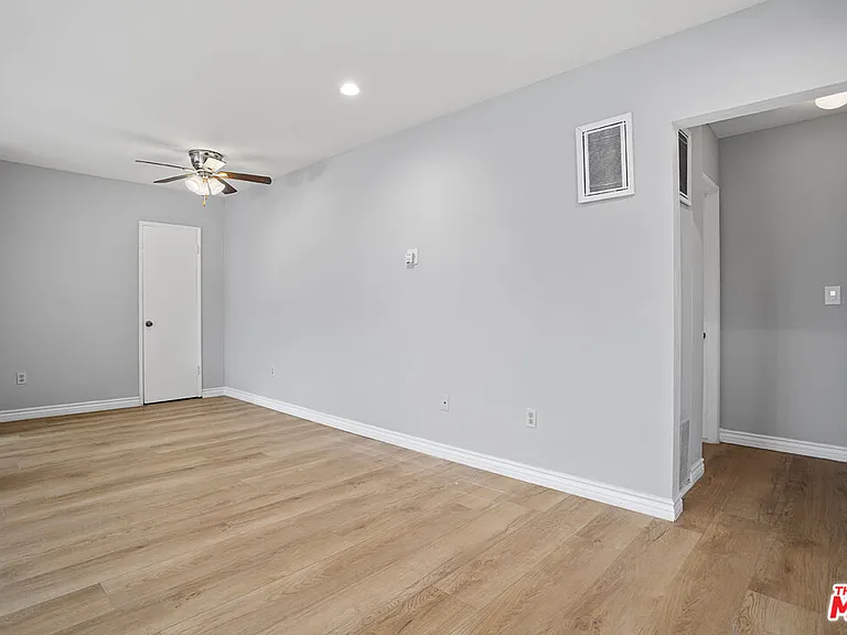 11743 Mayfield Ave #3 — Photo 2