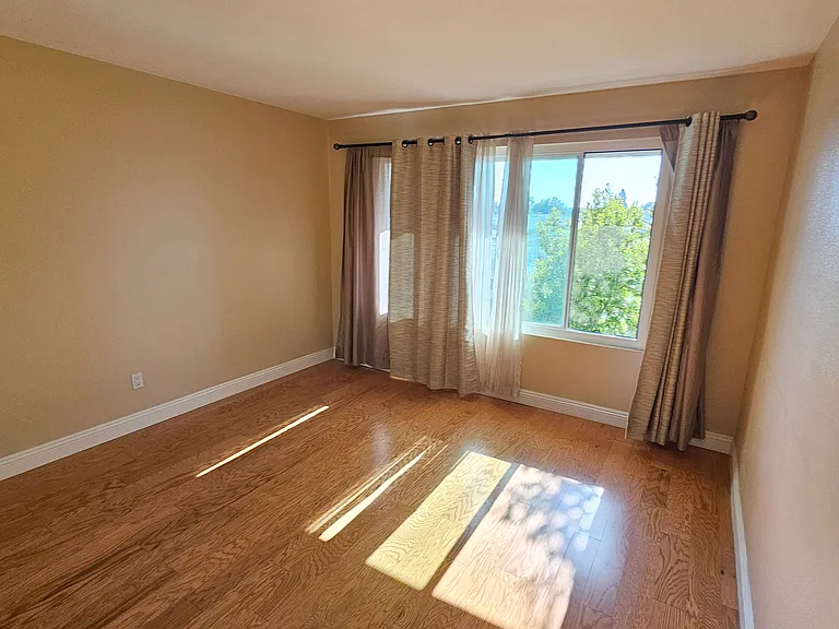 18219 Hampton Ct — Photo 23