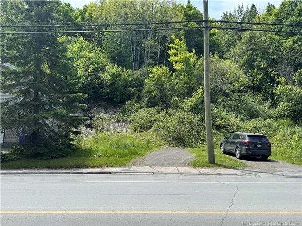 330 Canada Rd, Edmundston, NB E3V 1W1