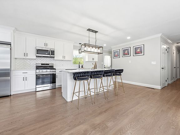 2nd image of 130 Deramo Pl