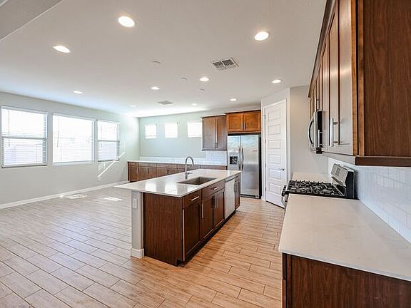 5th image of 9132 W Glenrosa Ave