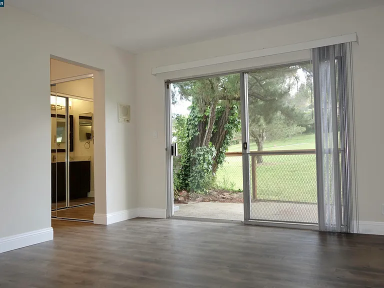 112 Marchbanks Ct — Photo 13