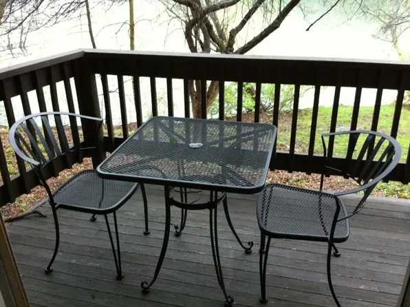 5504 E Lake Dr, Lisle, IL