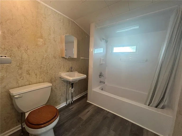 1724 Washington Ave — Photo 15