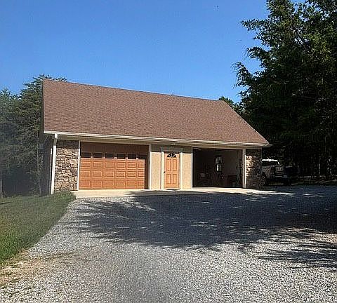 3rd image of 218 Trail Ln