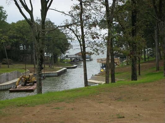1st image of 301 Oak Creek Dr
