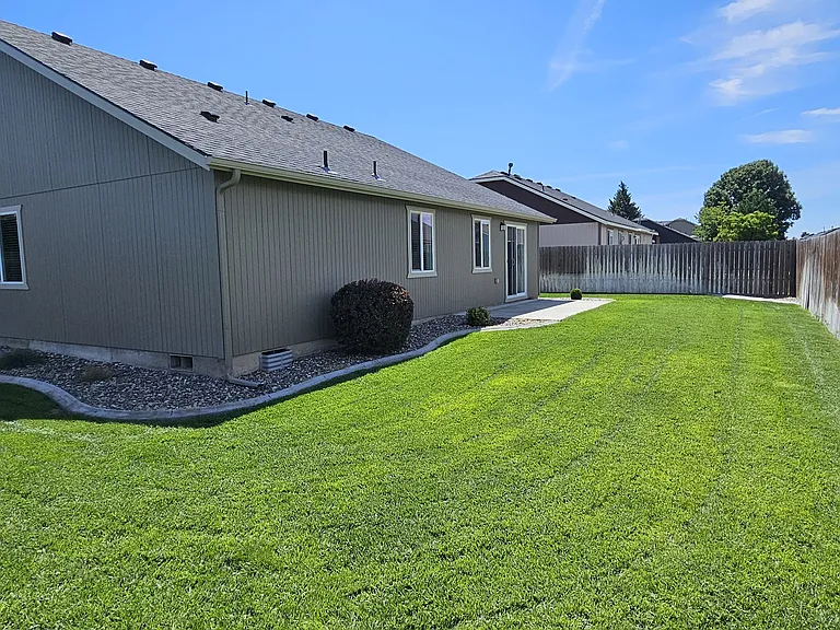 6114 Ochoco Ln — Photo 3