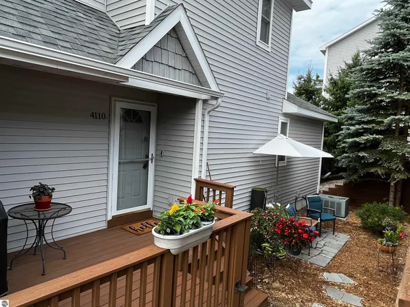 4110 Sherwood Forest Dr, Traverse City, MI 49686