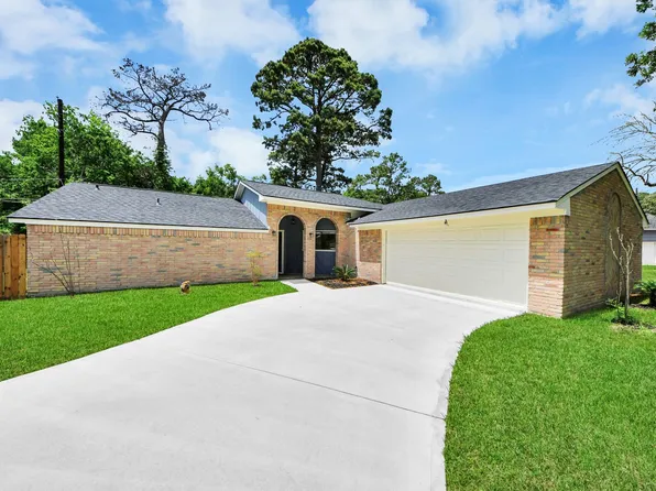 7427 Willow Oak Dr, Baytown, TX 77521