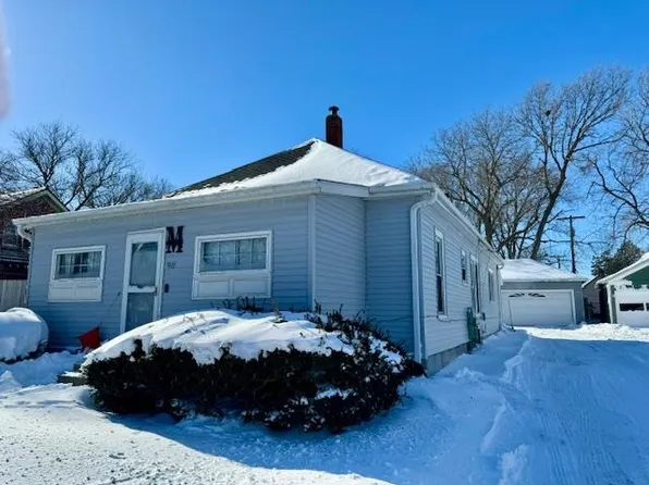911 N Burlington Ave, Hastings, NE 68901
