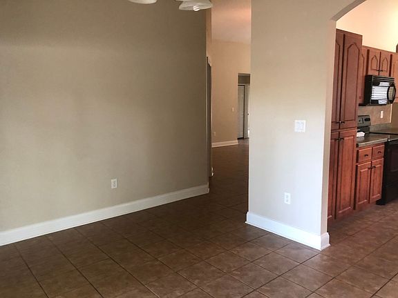 5th image of 935 Belle Oak Dr
