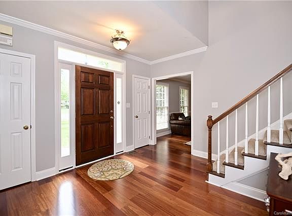 4th image of 8824 Thornbury Ln