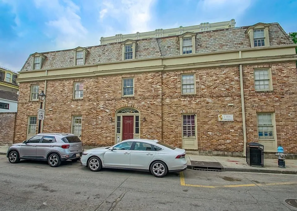 1323 Dauphine St #3