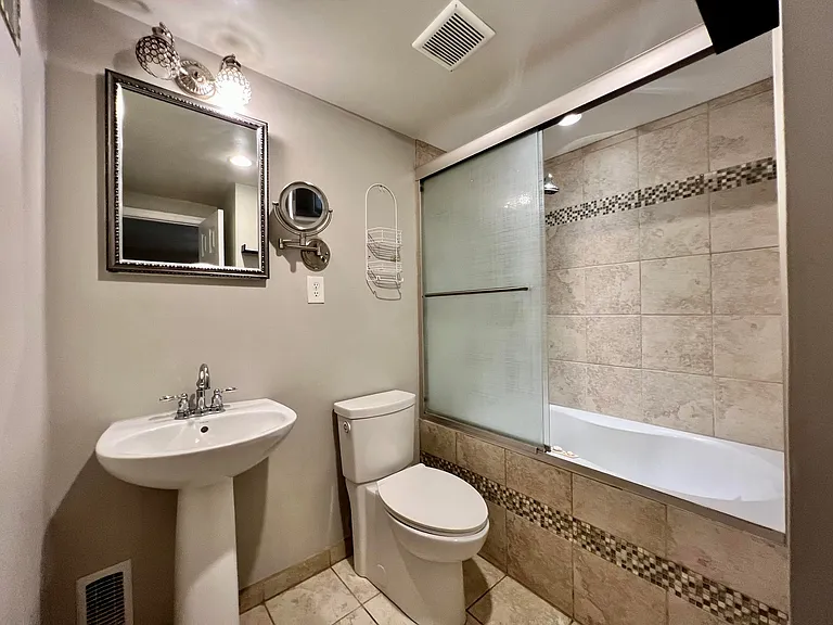 1005 Kirby Dr — Photo 11