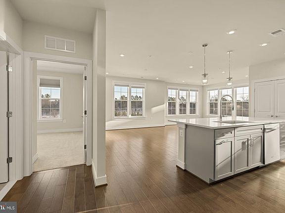 4th image of 2320 Field Point Rd Unit 4-304